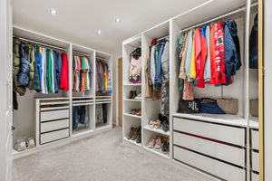 Walk In Wardrobe- click for photo gallery